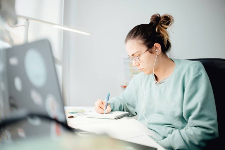 MEDTEC Schoolの入試は難しい?入試難易度と実質倍率を現役のイタリア医学生が徹底解説【2025年版】 6 ave calvar WRFze0OOGB4 unsplash