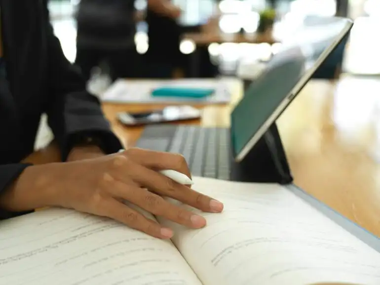 ユニカミラス大学の医学部の難易度は?実質倍率をもとにイタリア医学生が徹底解説【2025年版】 5 getty images Y1f0 a IvSo unsplash 1