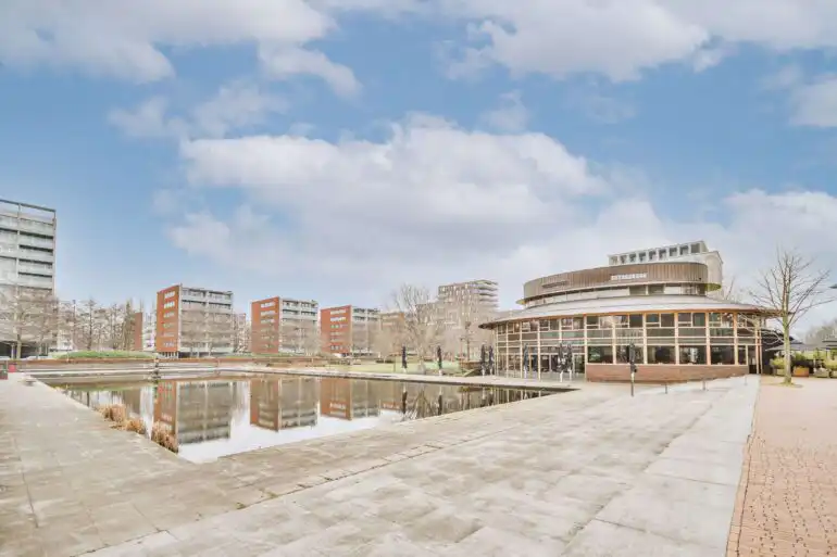 ユニカミラス大学の医学部の難易度は?実質倍率をもとにイタリア医学生が徹底解説【2025年版】 3 panorama view of lots of apartments 2023 11 27 05 33 33 utc