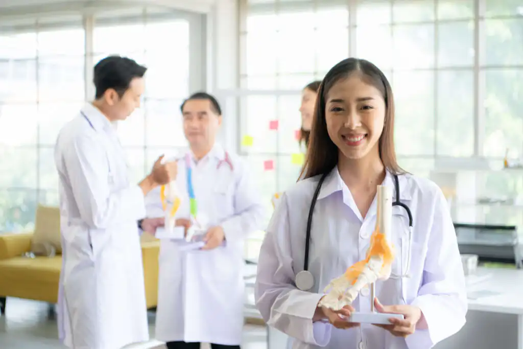 ヴィータ=サルーテ・サン・ラファエル大学のテストシュミレーターの購入方法とは?【オススメの利用法も解説】 11 portrait of medical professor and a medical studen 2024 02 20 00 41 19 utc