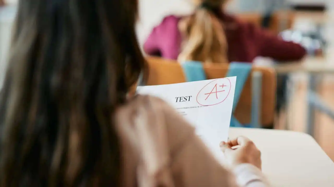 close up of elementary student getting a grade on 2024 12 14 04 14 56 utc 1920x1080 1