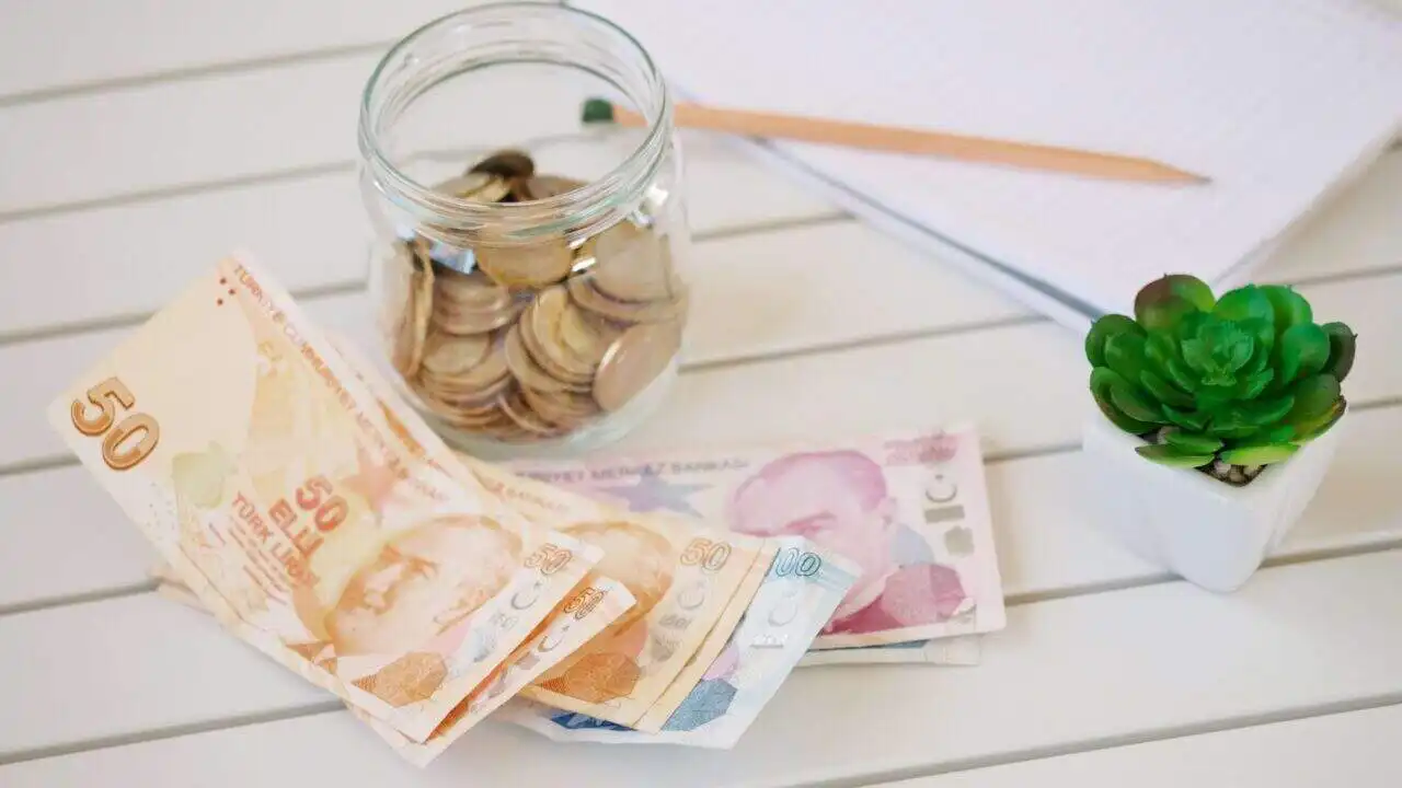 notebooks money jars with coins and summary repor 2025 01 27 05 53 15 utc 1920x1080 1