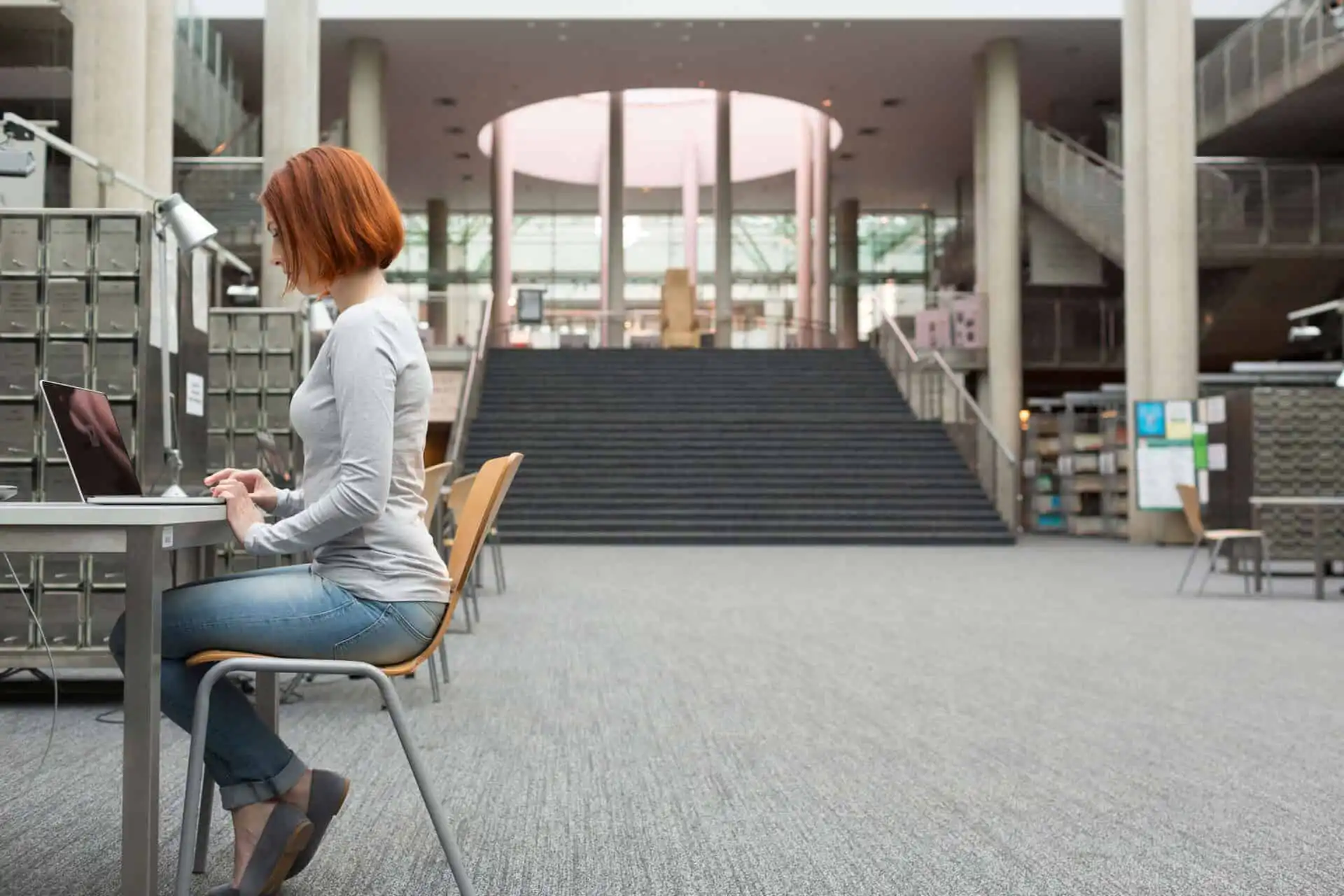 大学図書館での学習（イメージ）